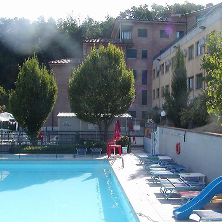 Hotel Tortorina ウルビーノ エクステリア 写真