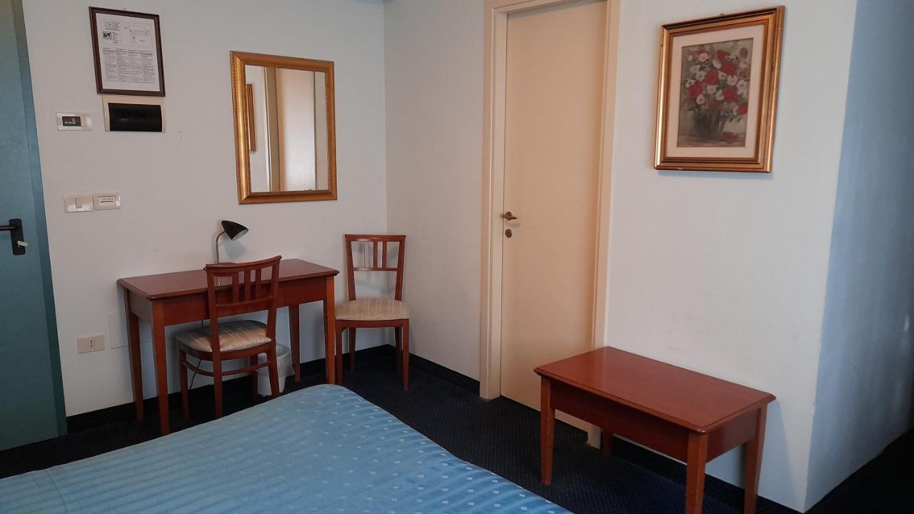 Hotel Tortorina ウルビーノ エクステリア 写真