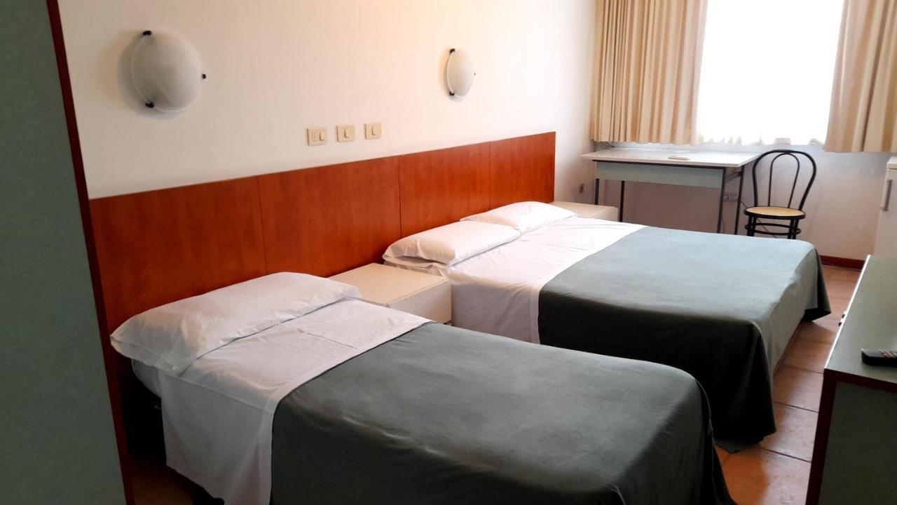 Hotel Tortorina ウルビーノ エクステリア 写真