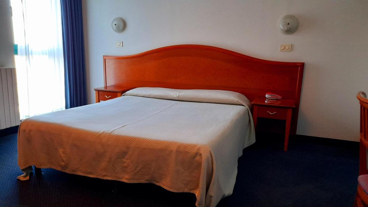 Hotel Tortorina ウルビーノ エクステリア 写真