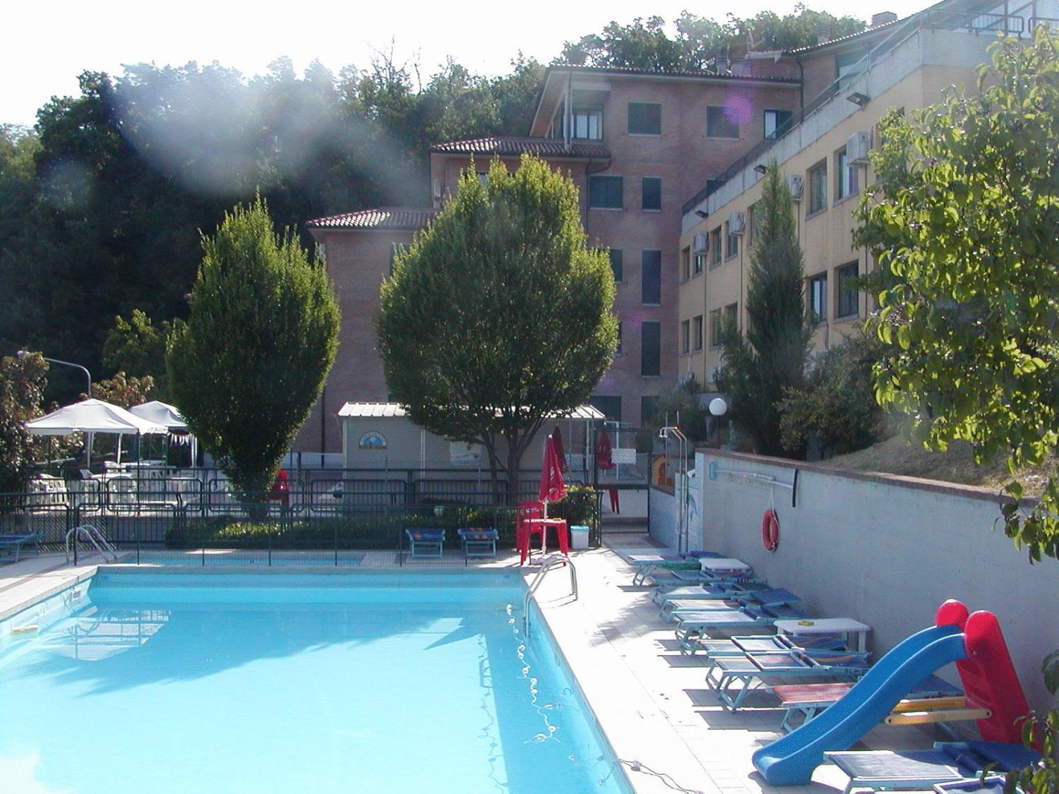 Hotel Tortorina ウルビーノ エクステリア 写真