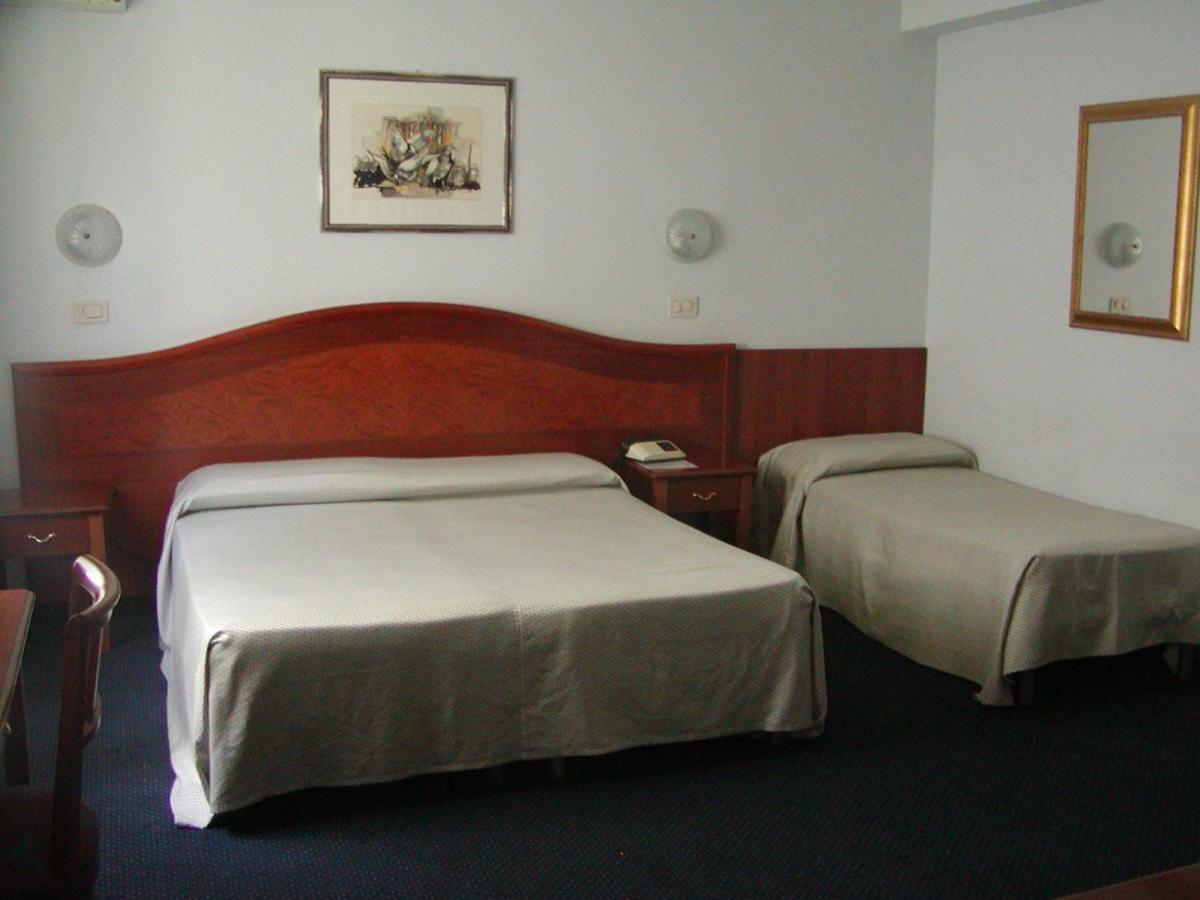 Hotel Tortorina ウルビーノ 部屋 写真